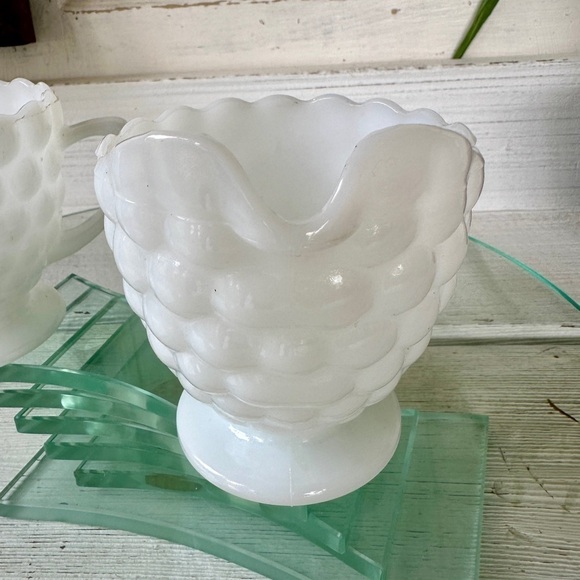 ANCHOR HOCKING, BUBBLE MILK GLASS, SUGAR BOWL & CREAMER SET. - Picture 5 of 11